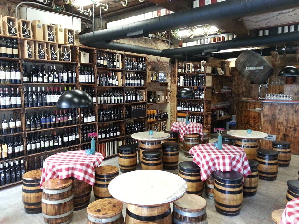 Tábuas Porto Wine Tavern