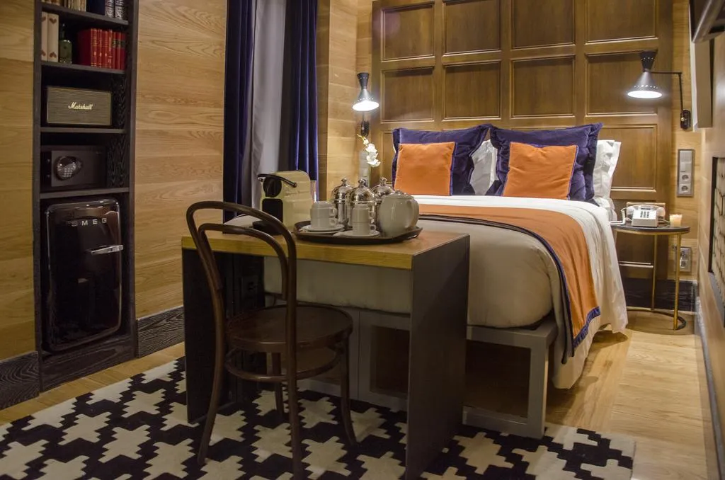 Browns Central Hotel